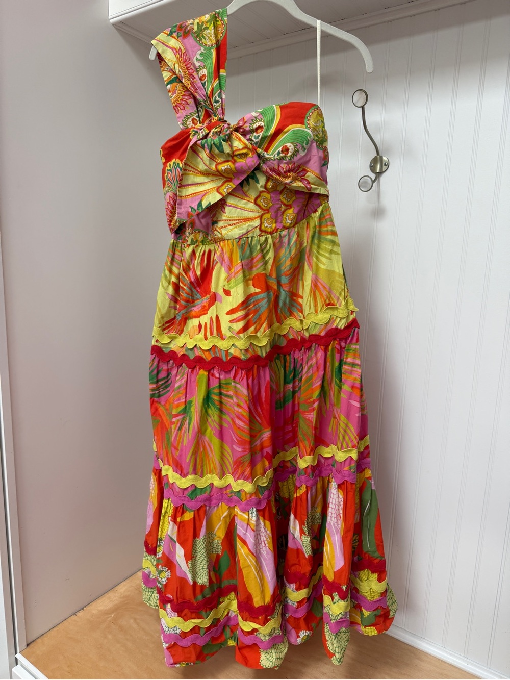 Farm Rio One-Shoulder Tiered Dress size Medium Like New - Picture 3 of 16
